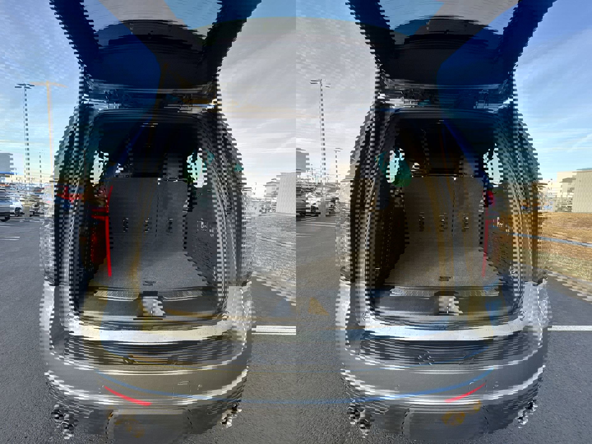 Used 2024 Chevrolet Suburban High Country w/ Advanced Technology Package image 25