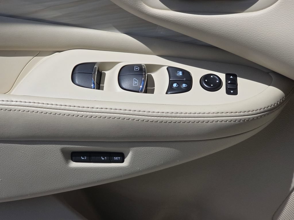 Used 2015 Nissan Murano Platinum FWD image 31