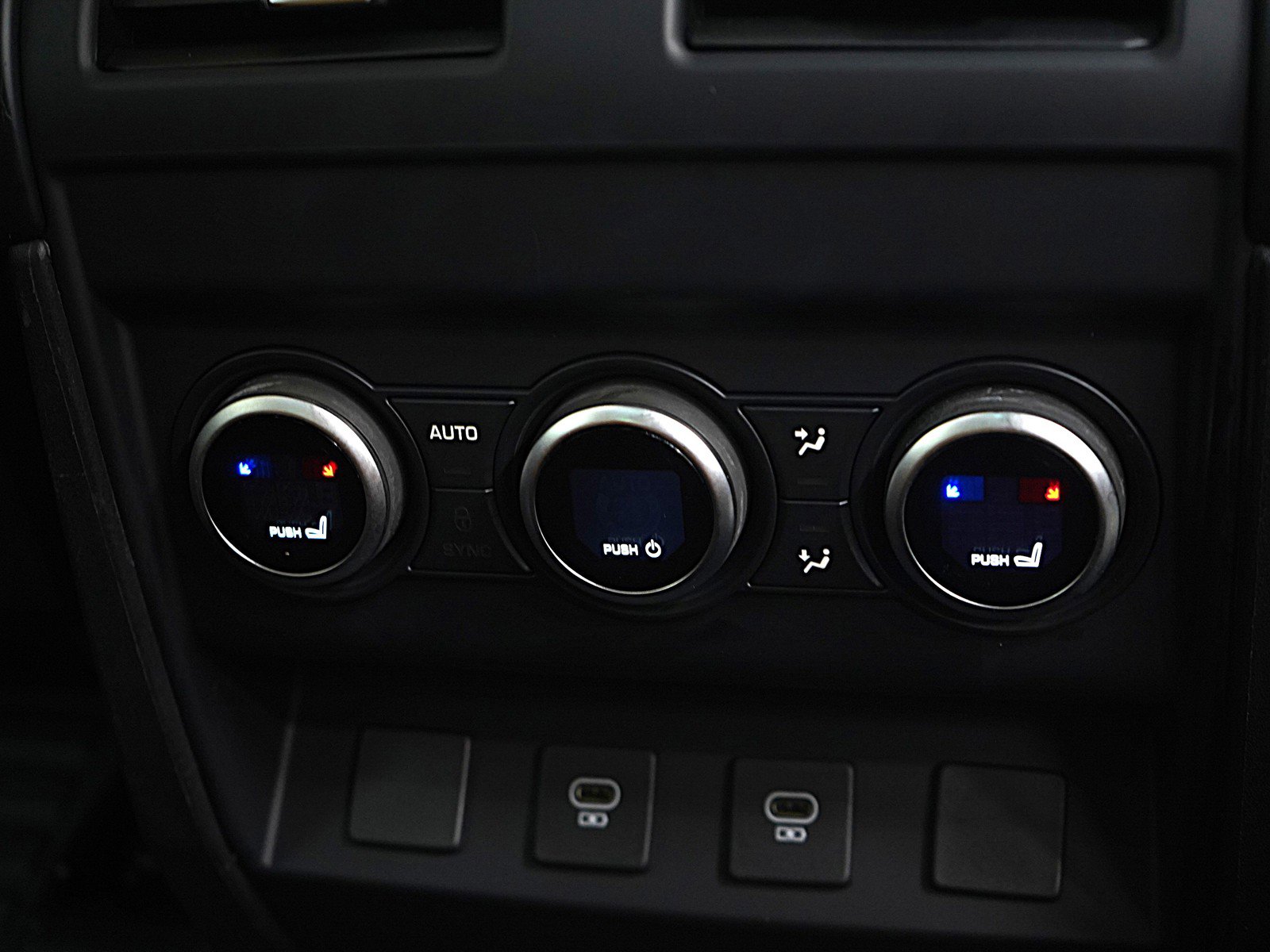 Used 2023 Land Rover Defender 130 First Edition image 16