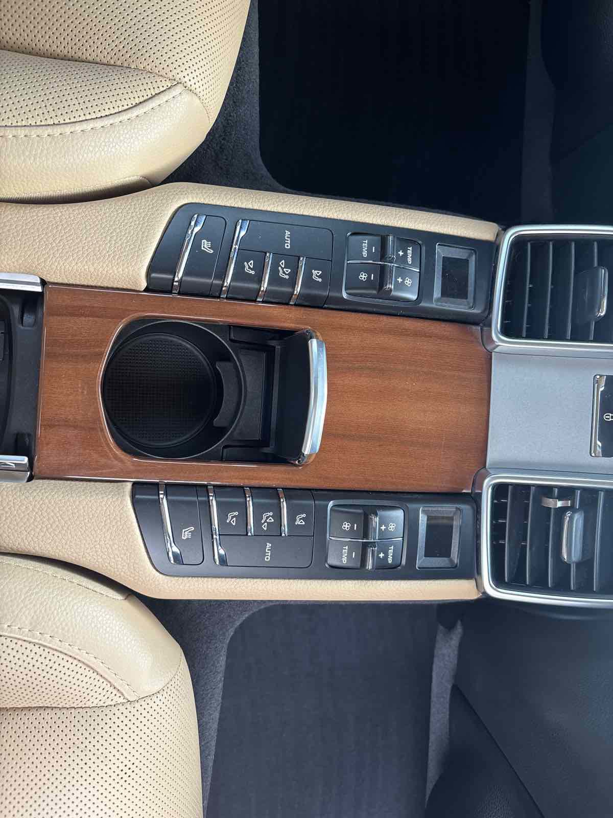 Used 2016 Porsche Panamera 4 Edition image 17