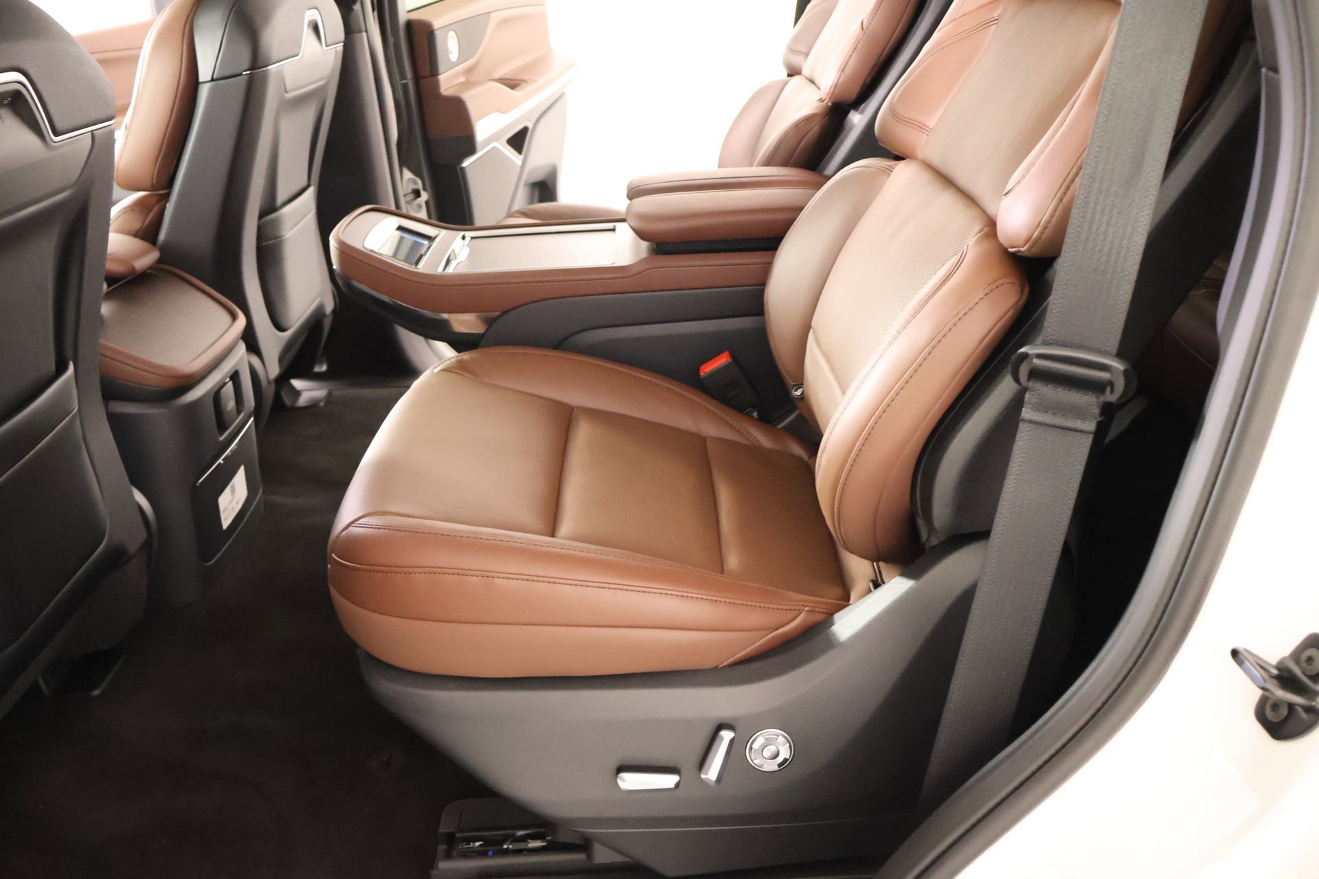 New 2026 Lincoln Navigator Reserve AWD/4WD image 13