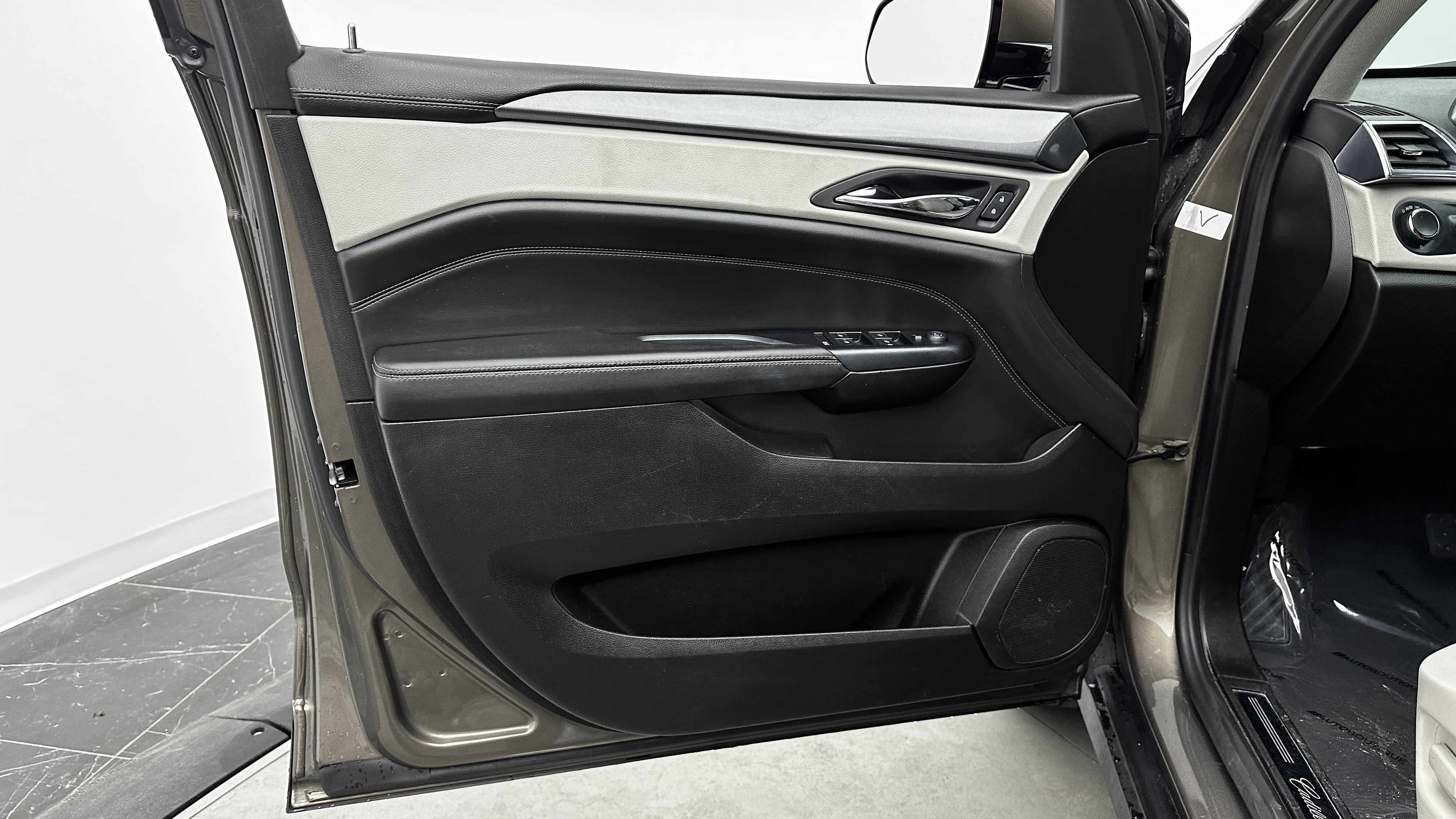 Used 2014 Cadillac SRX FWD image 10