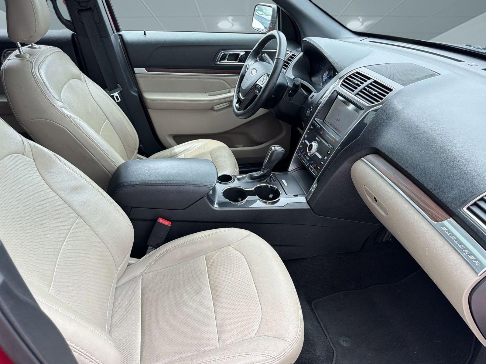 Used 2019 Ford Explorer Limited w/ Ford Safe & Smart Package FWD image 30