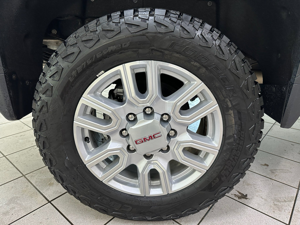 Used 2023 GMC Sierra 3500 SLT w/ SLT Convenience Package image 19