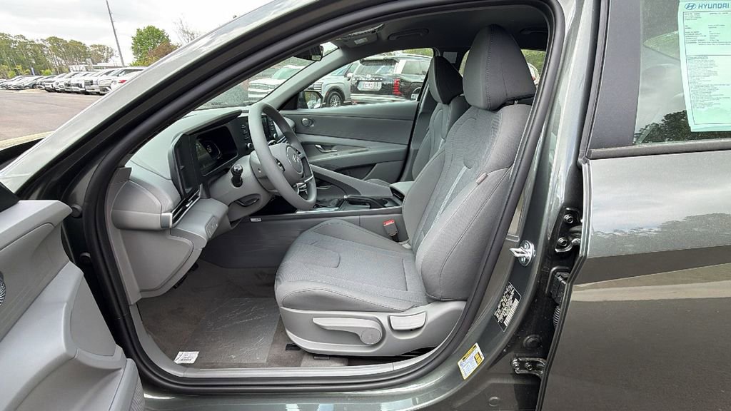 New 2026 Hyundai Elantra SE image 9
