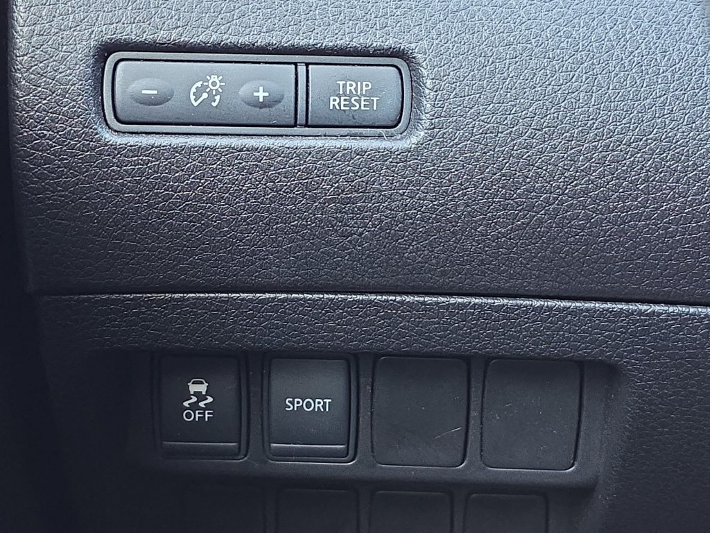Used 2014 Nissan Rogue SV FWD image 31