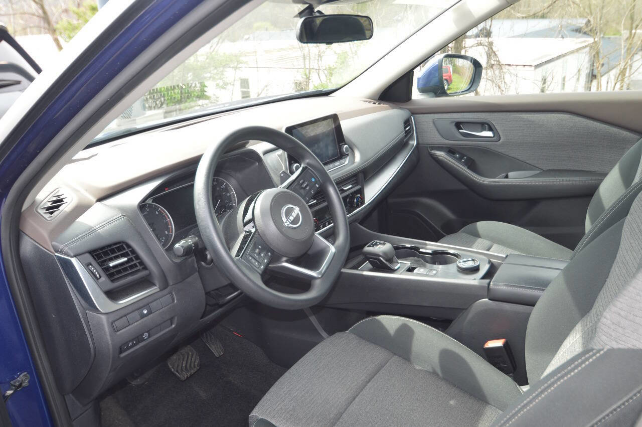 Used 2023 Nissan Rogue SV AWD/4WD image 4