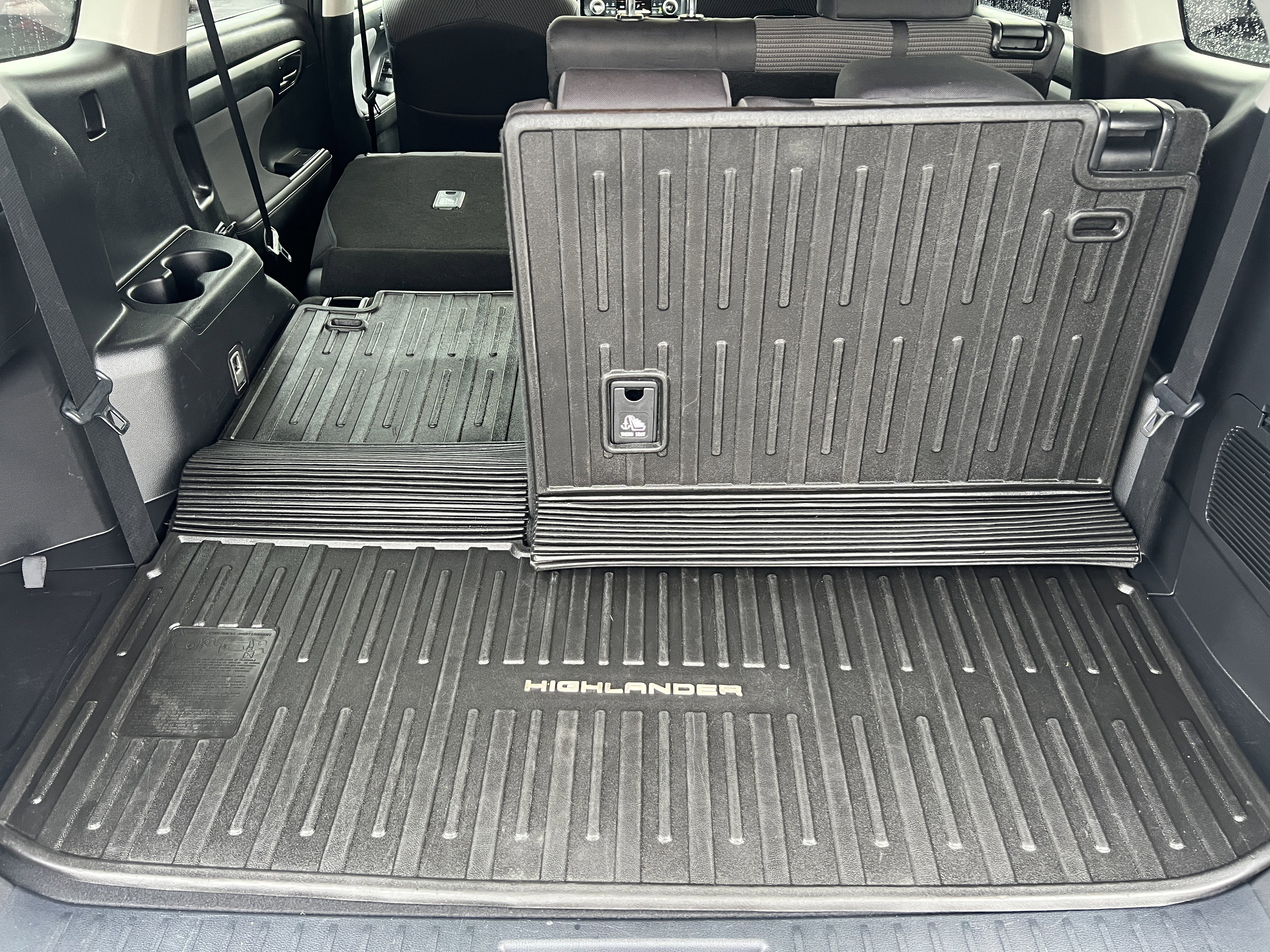 Used 2022 Toyota Highlander L image 19