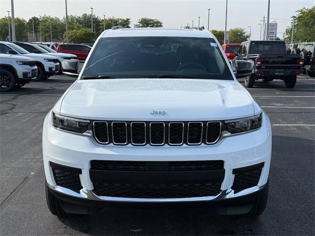 New 2025 Jeep Grand Cherokee L Laredo image 9