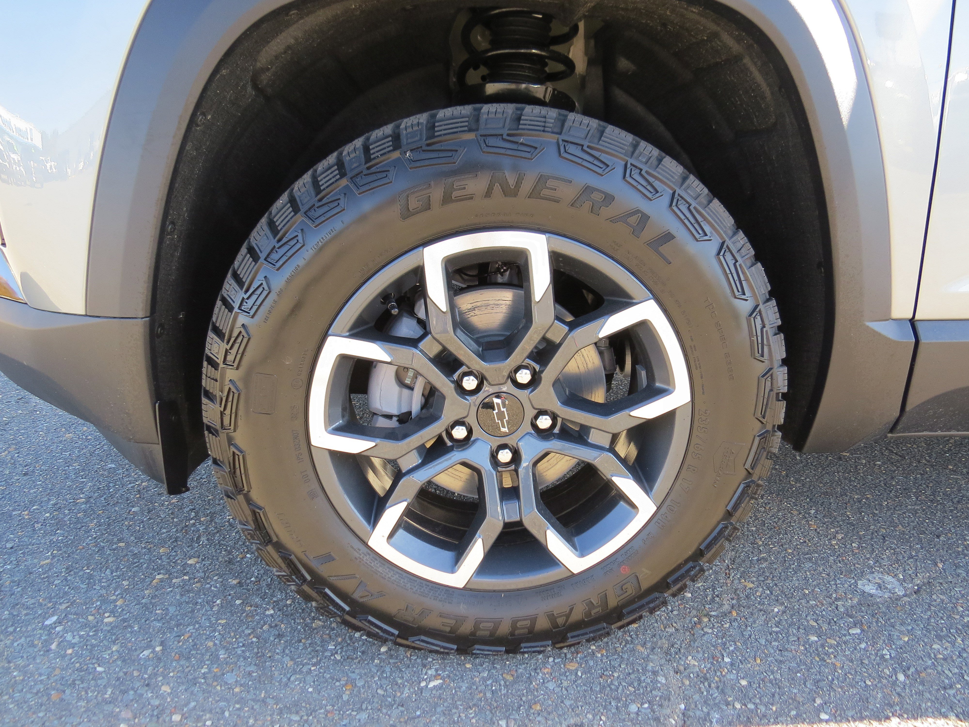 New 2026 Chevrolet Equinox ACTIV w/ Safety and Technology Package image 13