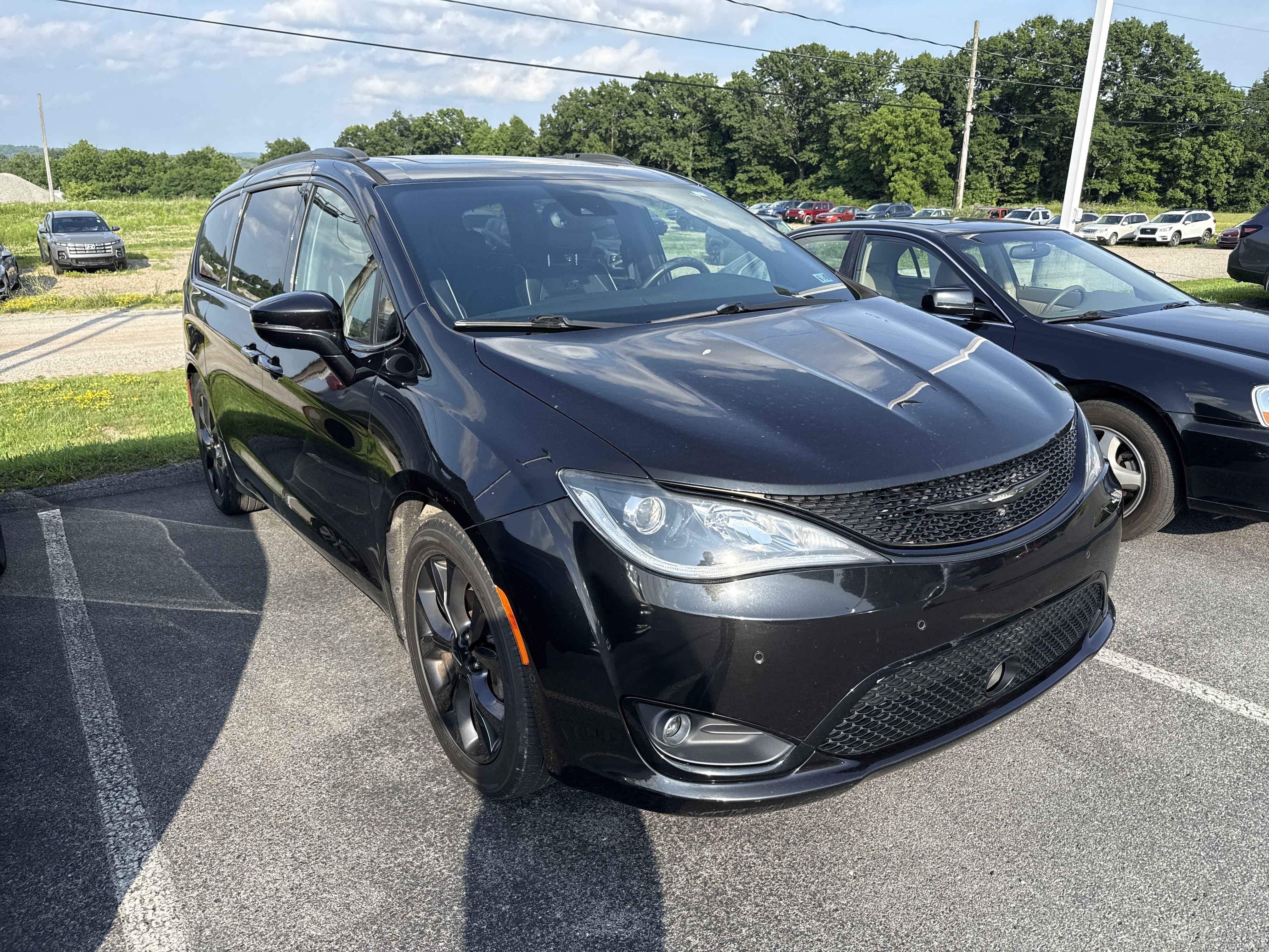 Used 2018 Chrysler Pacifica Limited w/ Advanced Safetytec Group