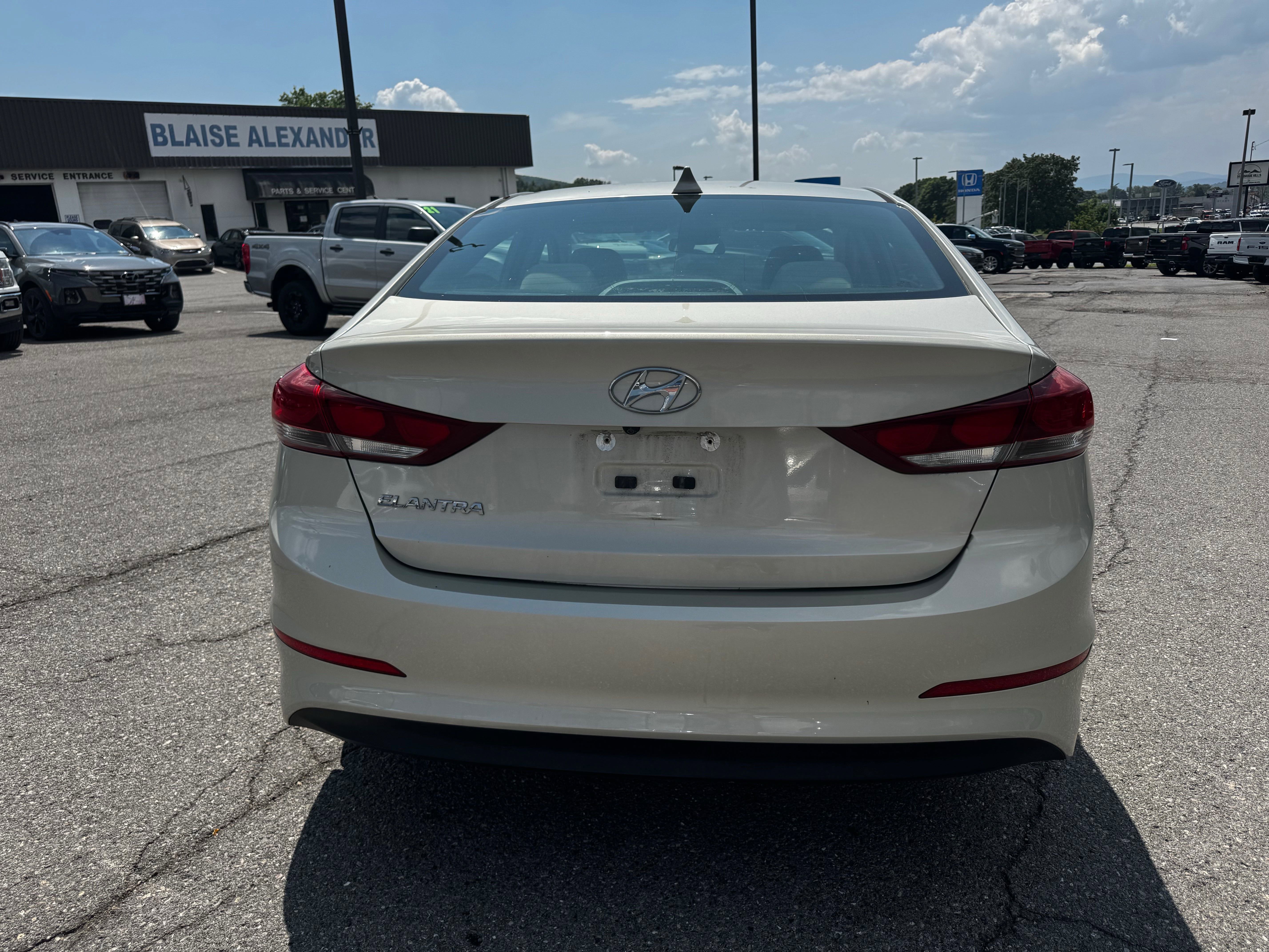 Used 2017 Hyundai Elantra SE image 4