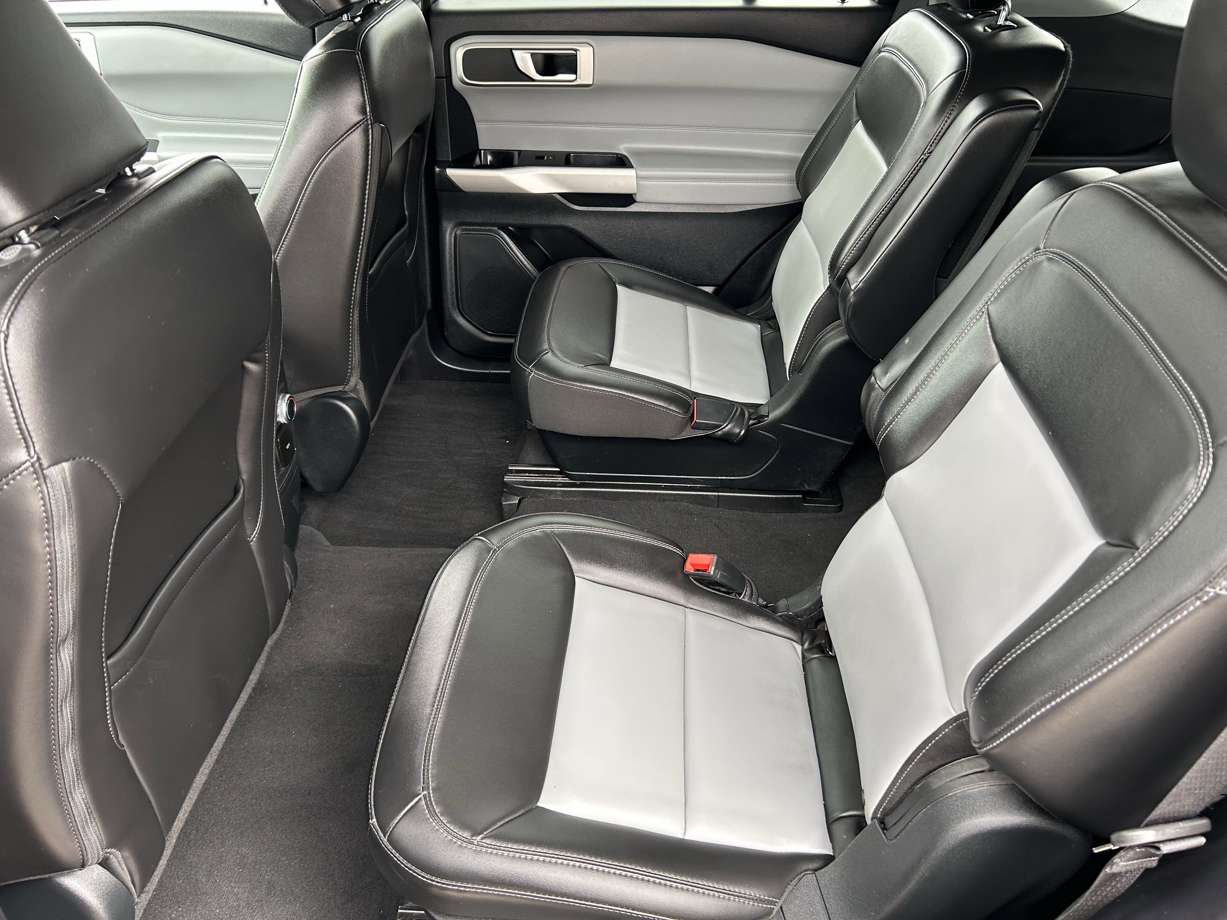 Used 2022 Ford Explorer XLT w/ Equipment Group 202A image 19