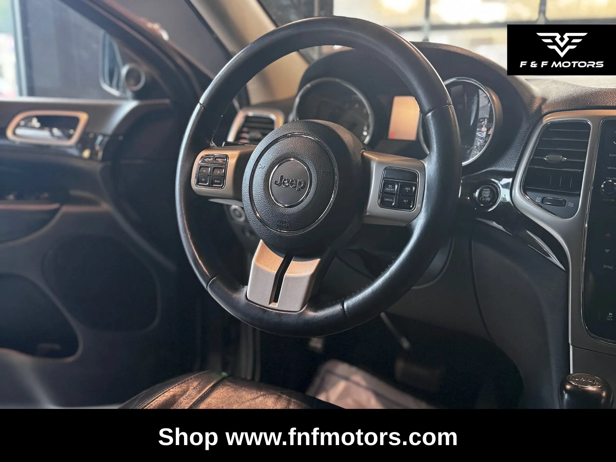 Used 2012 Jeep Grand Cherokee Laredo AWD/4WD image 8