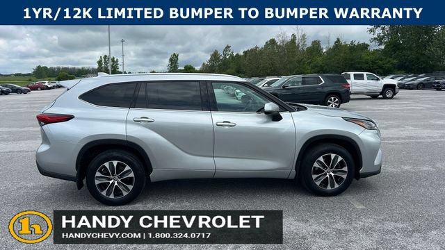 Used 2021 Toyota Highlander XLE AWD/4WD image 2
