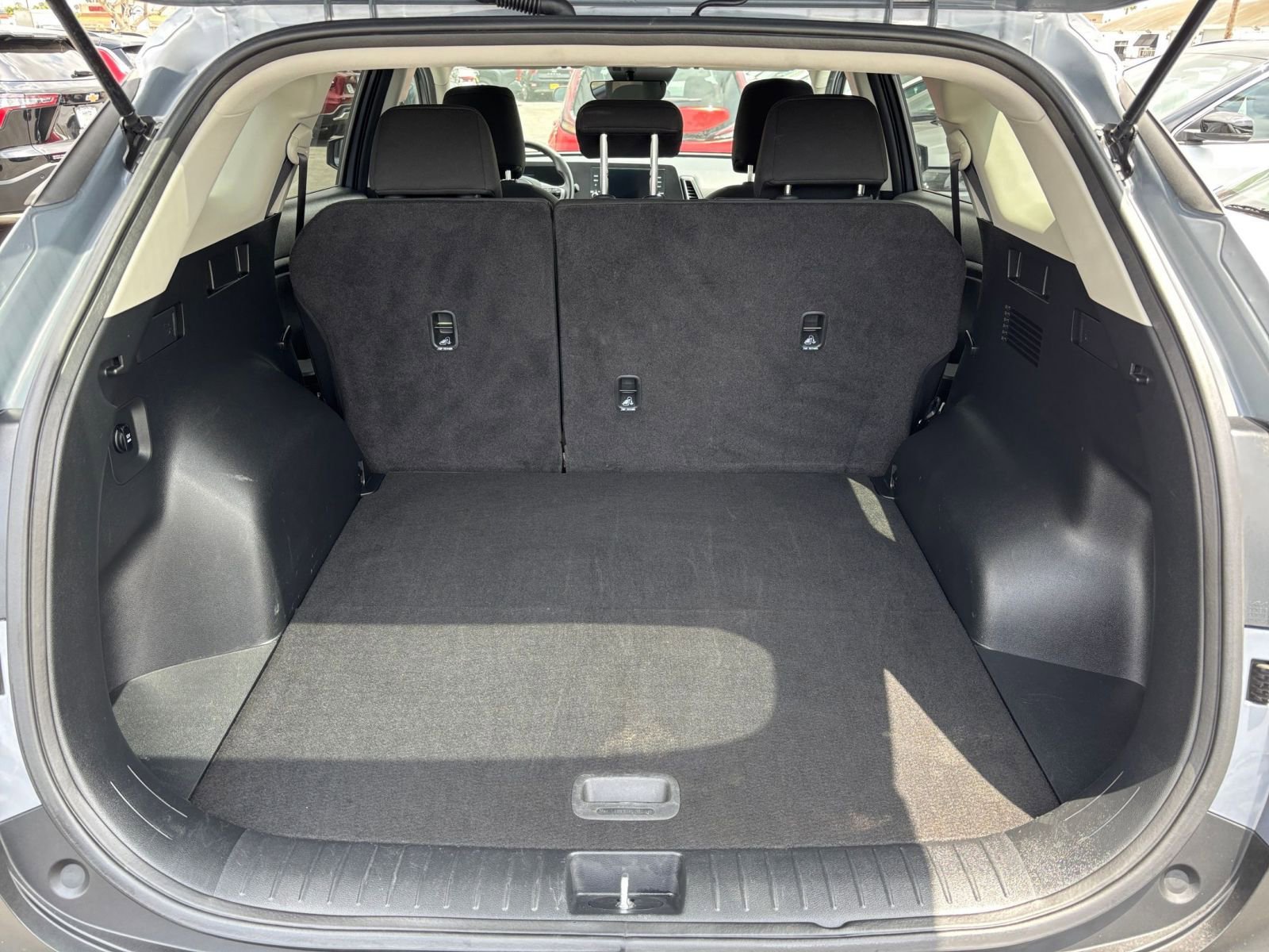 Used 2025 Kia Sportage LX FWD image 31