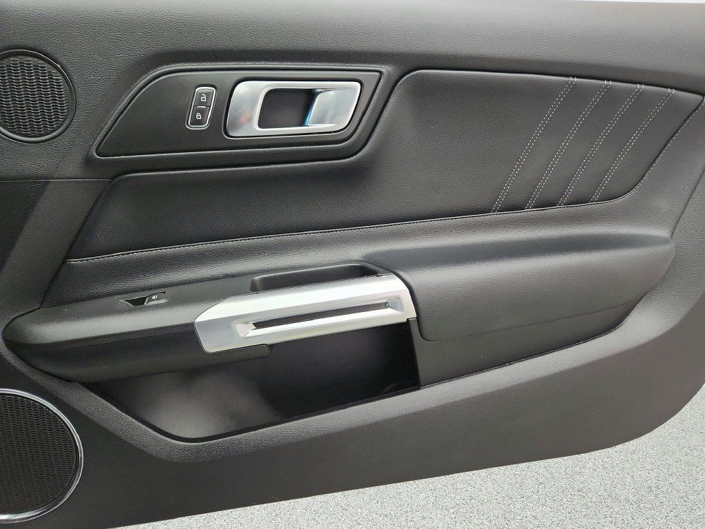 Used 2018 Ford Mustang Premium RWD image 27