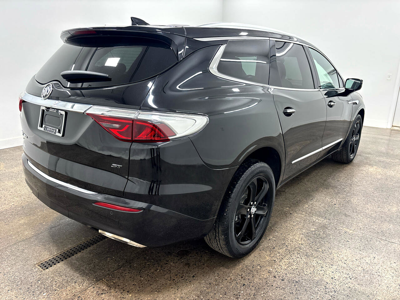 Used 2023 Buick Enclave Essence w/ Experience Buick Package image 6