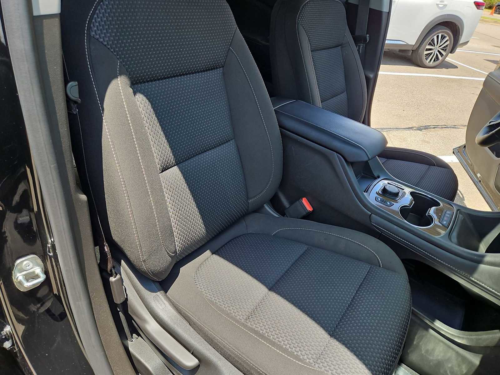 Certified 2023 GMC Acadia SLE w/ Driver Convenience Package FWD image 21