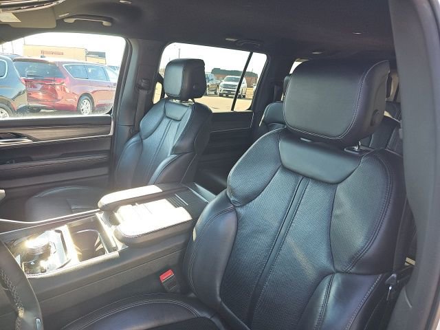 Used 2023 Jeep Wagoneer L Series II image 9