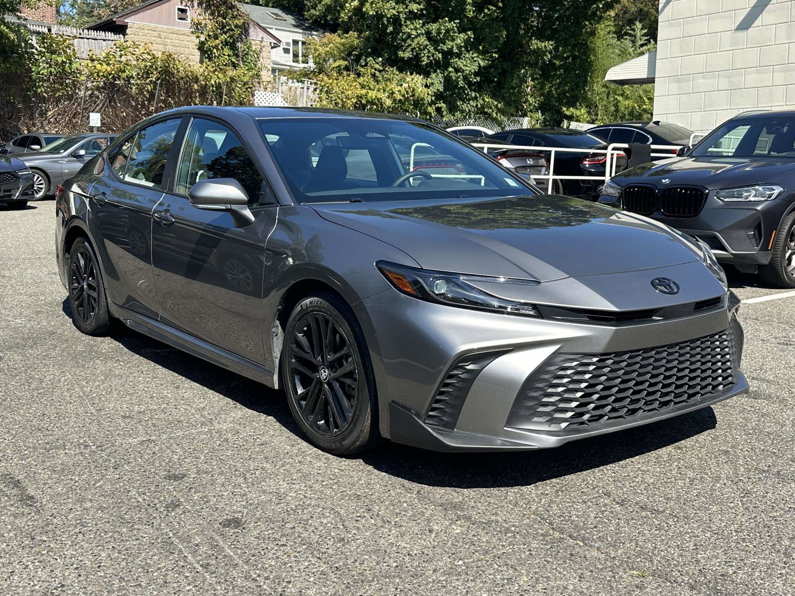 Used 2025 Toyota Camry SE image 1