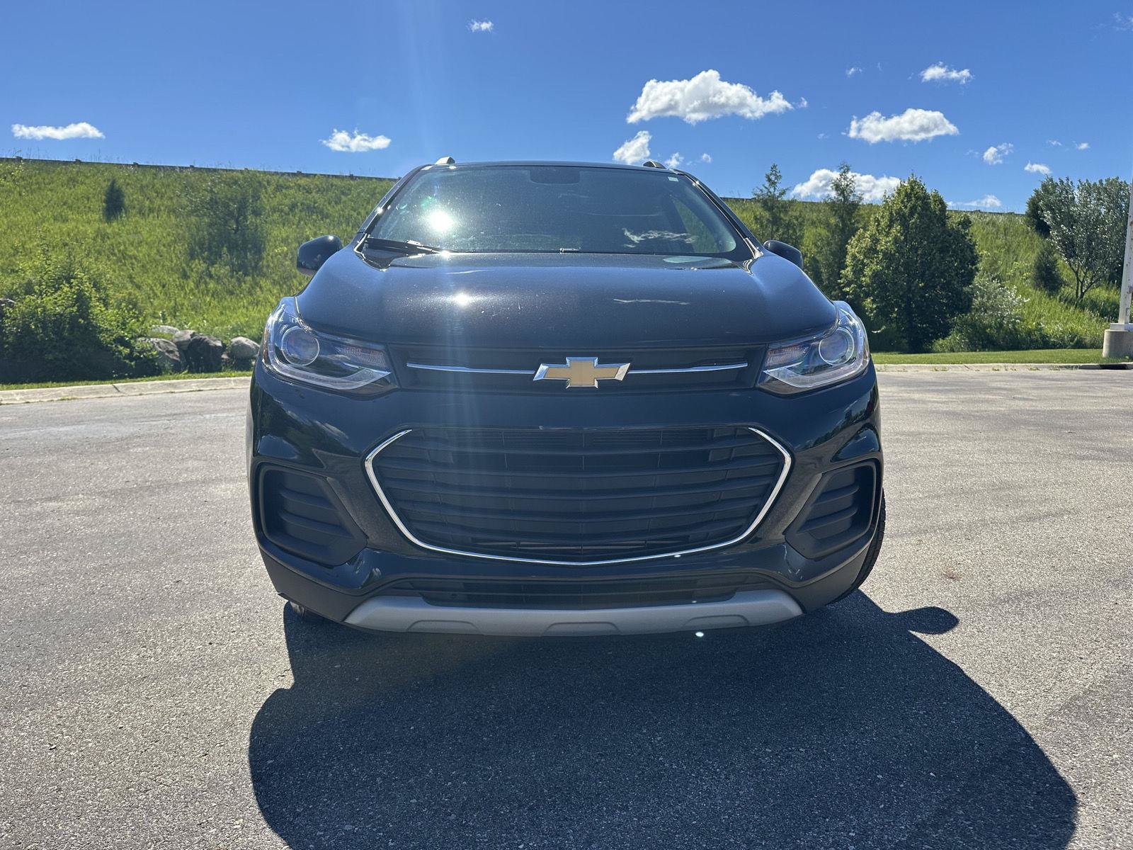 Used 2022 Chevrolet Trax LT w/ LT Convenience Package AWD/4WD image 8
