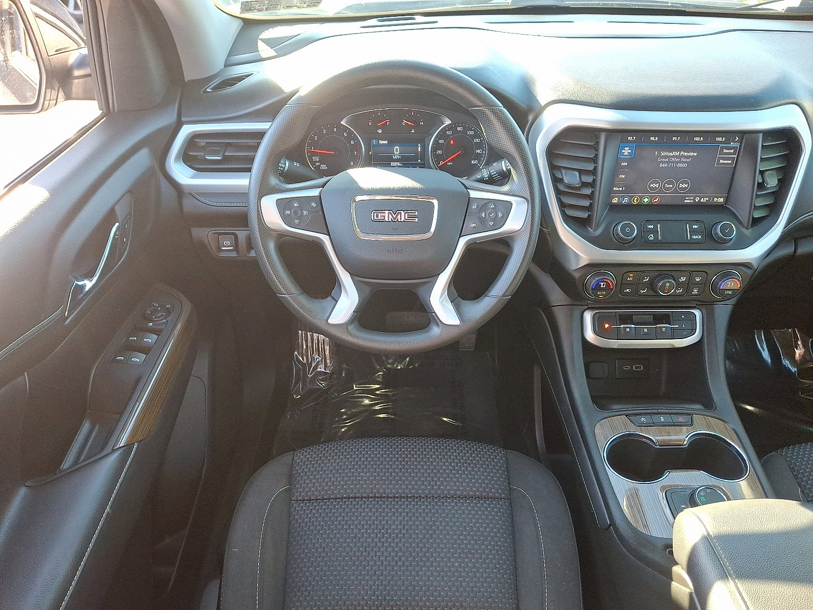 Used 2023 GMC Acadia SLE image 12