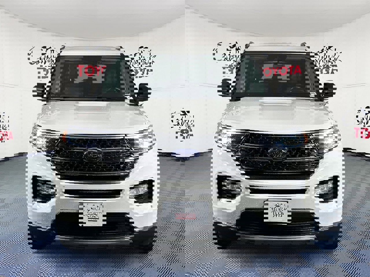 Used 2022 Ford Explorer XLT w/ Equipment Group 202A image 2