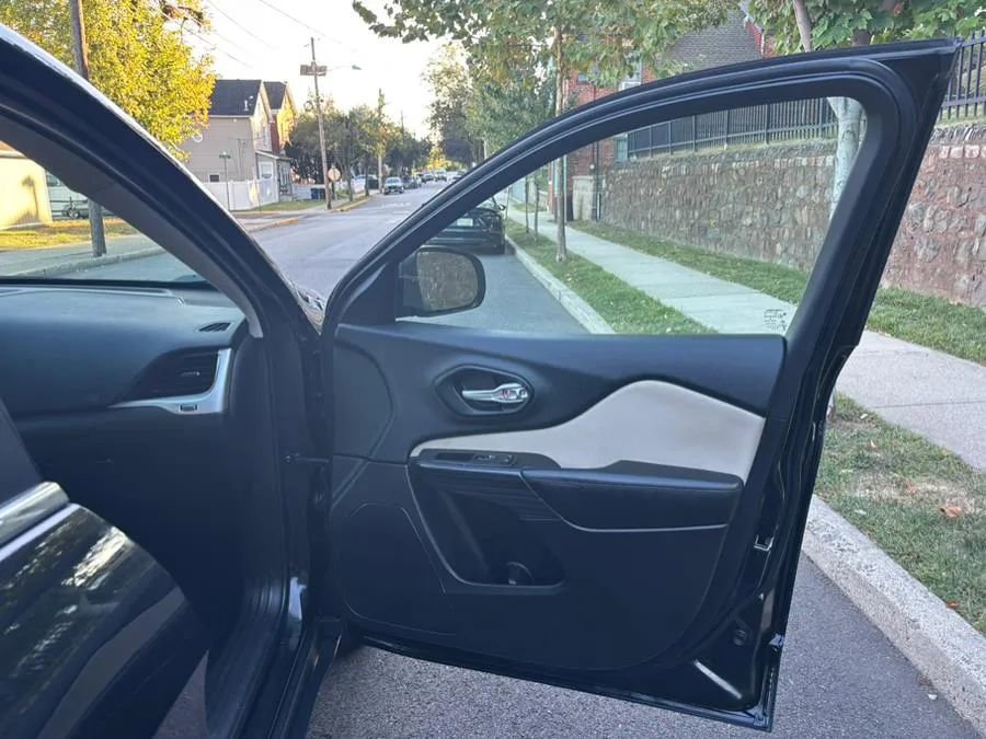 Used 2015 Jeep Cherokee Latitude image 22