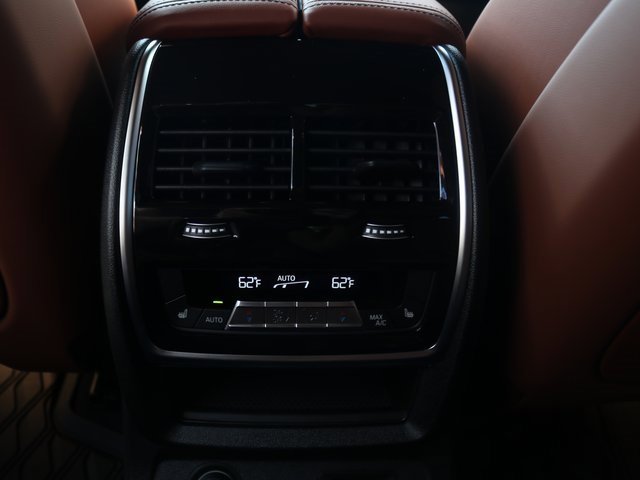 New 2026 BMW X7 M60i image 32