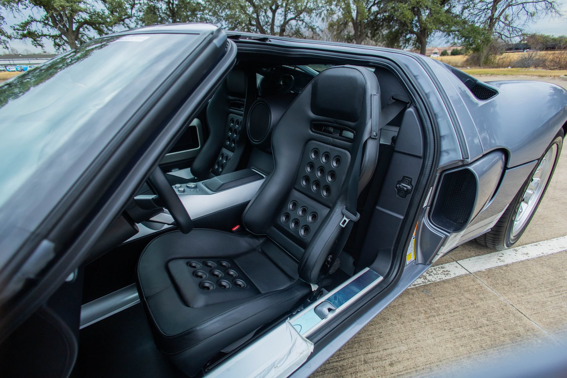 Used 2006 Ford GT RWD image 53