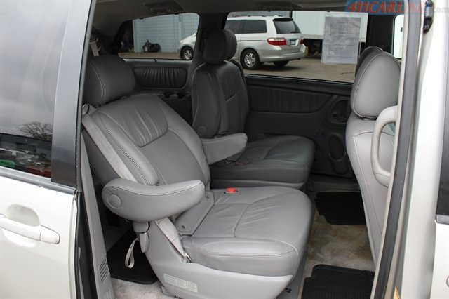 Used 2008 Toyota Sienna XLE Limited image 33