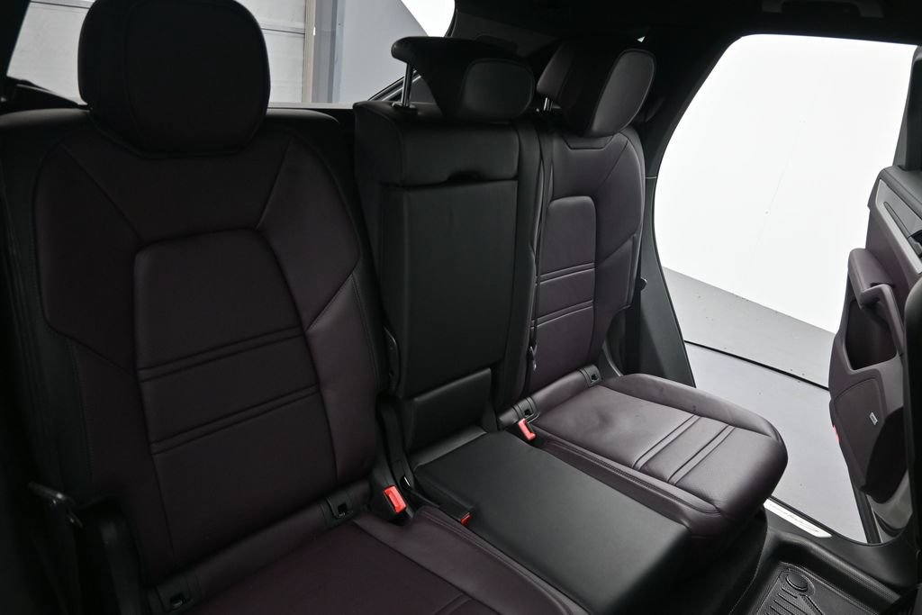 Used 2025 Porsche Cayenne S AWD/4WD image 13