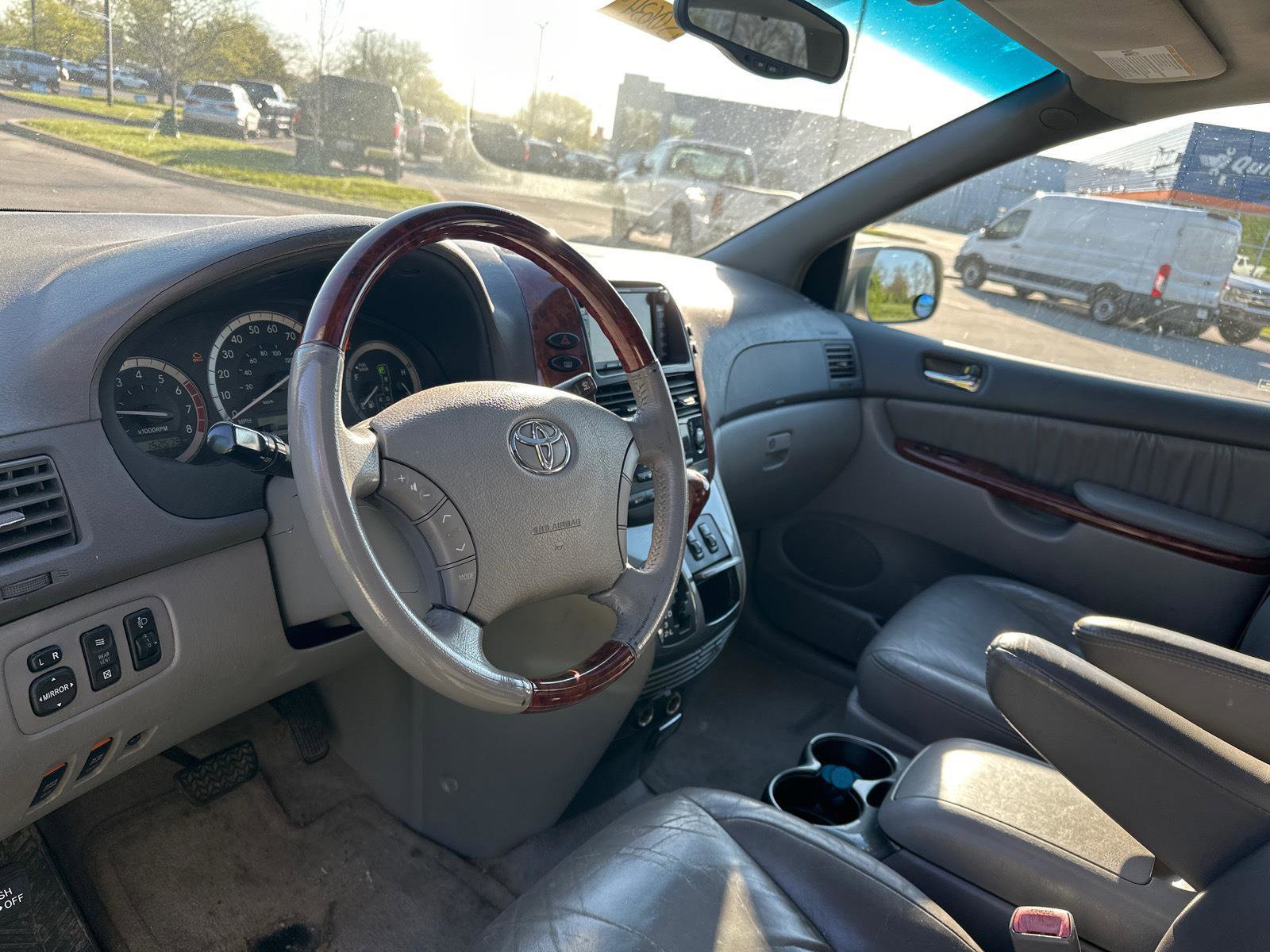 Used 2005 Toyota Sienna XLE Limited image 14