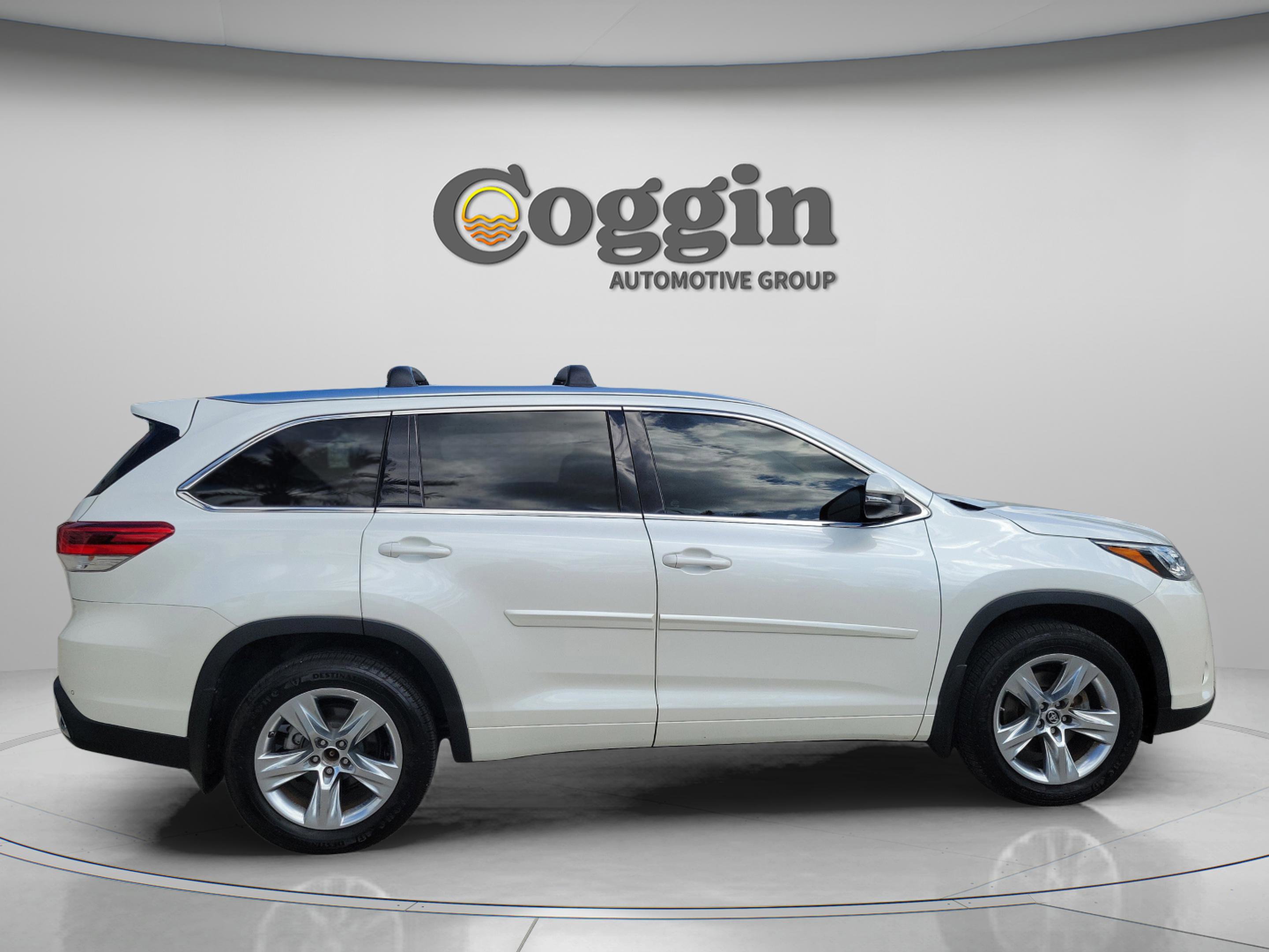 Used 2017 Toyota Highlander Limited w/ Protection Package #3 AWD/4WD image 4