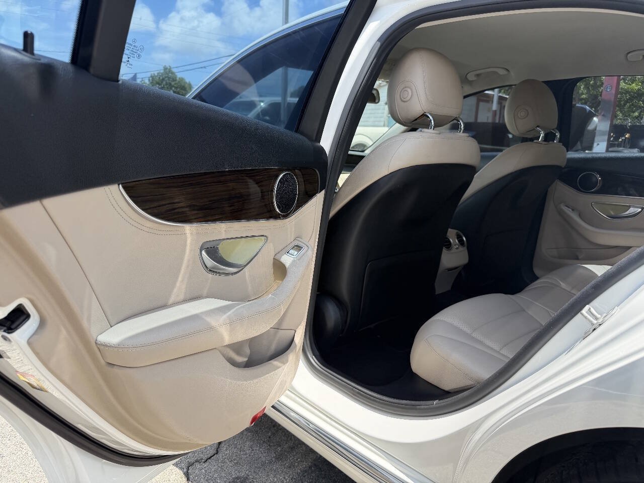 Used 2015 Mercedes-Benz C 300 Sedan image 13