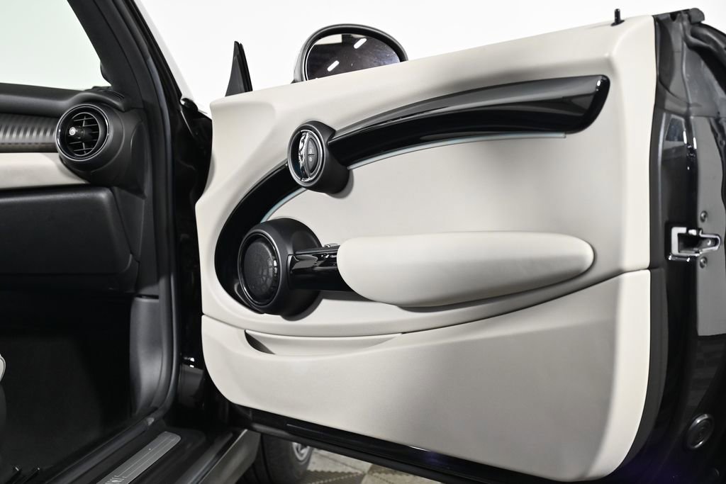 Used 2018 MINI Cooper Convertible image 19