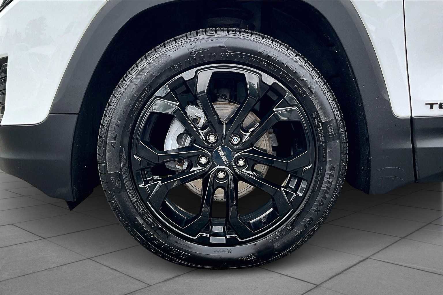 Used 2020 GMC Terrain SLE w/ Driver Convenience Package image 10
