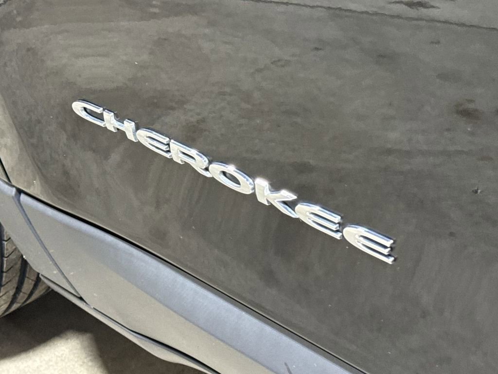 Used 2020 Jeep Cherokee Latitude w/ Cold Weather Group image 25