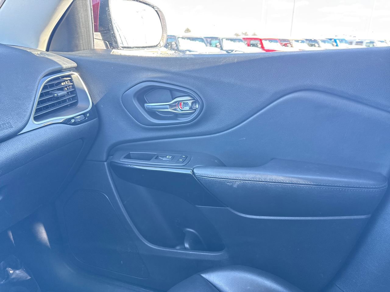 Used 2019 Jeep Cherokee Latitude Plus image 25