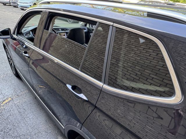 Used 2018 Volkswagen Tiguan SEL FWD image 25