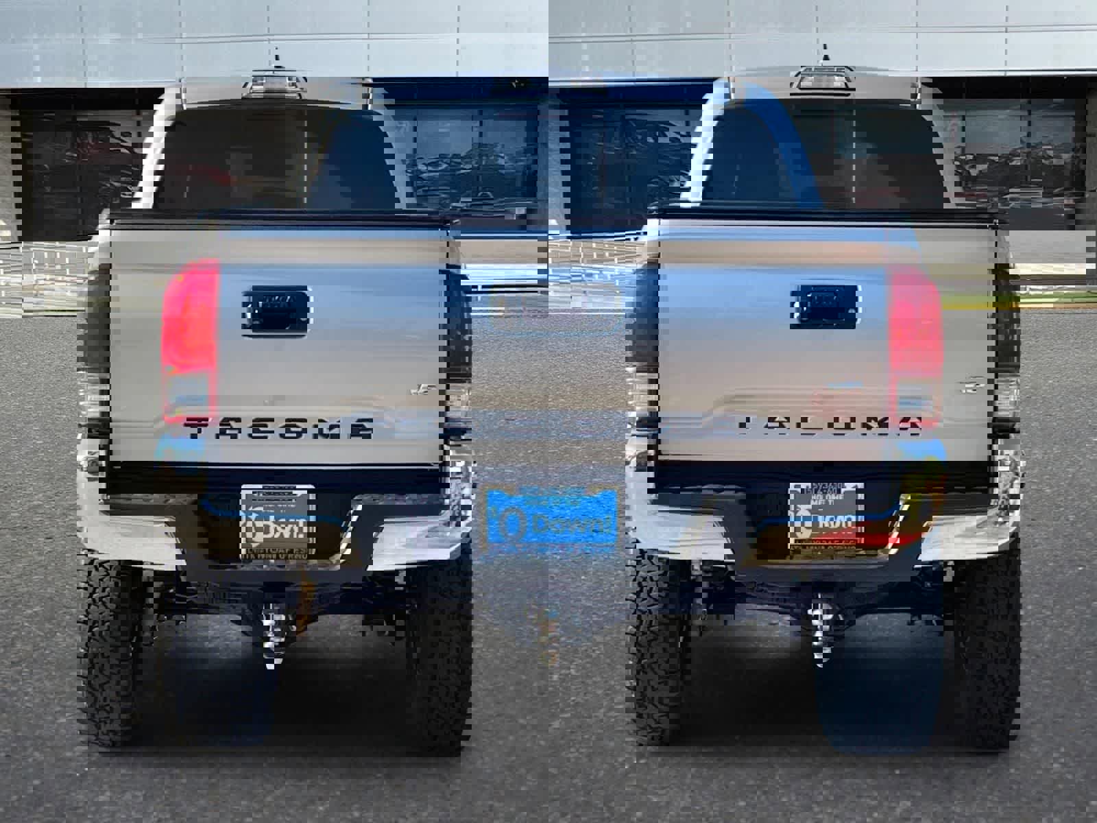 Used 2017 Toyota Tacoma TRD Off-Road w/ Tow Package image 8