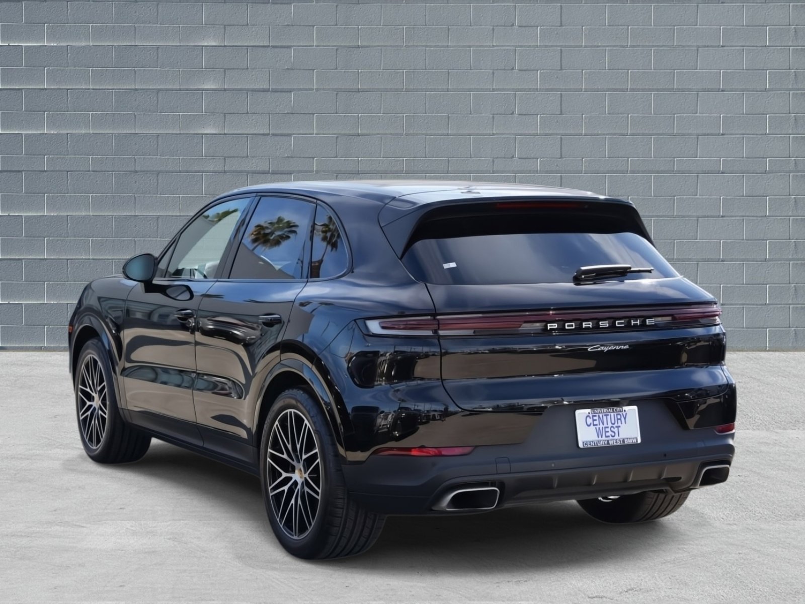 Used 2024 Porsche Cayenne image 3