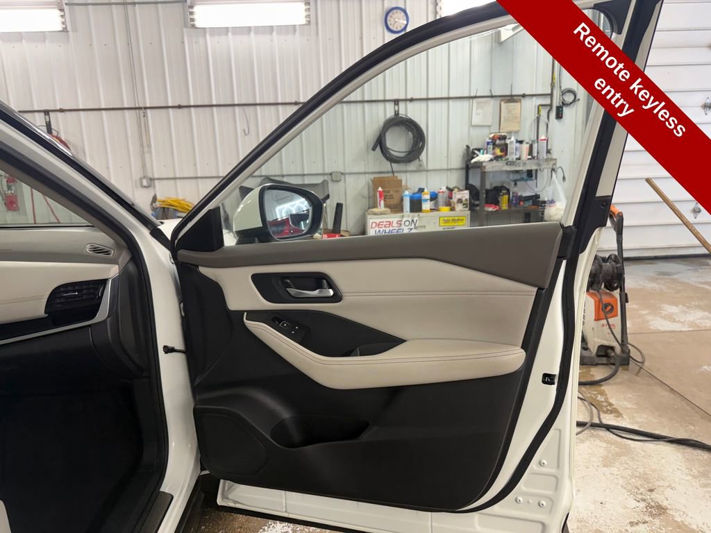 Used 2023 Nissan Rogue SL w/ SL Premium Package image 42