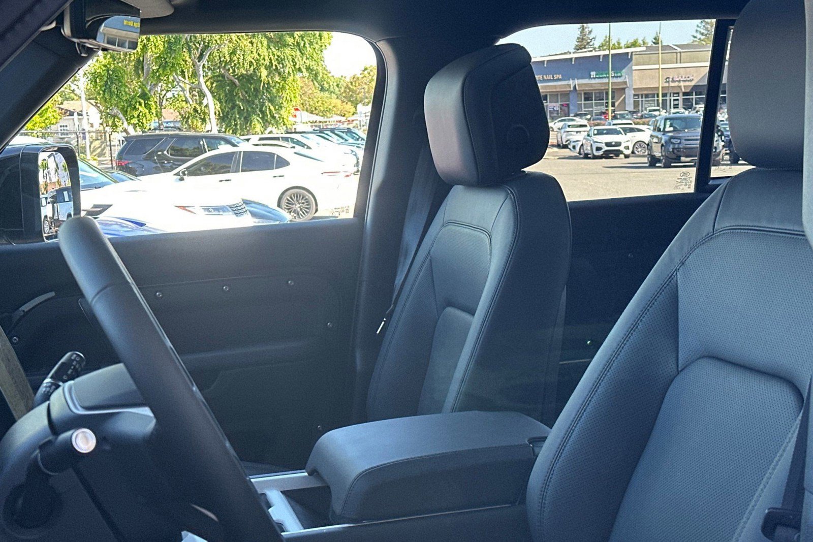 New 2026 Land Rover Defender 130 X-Dynamic SE image 19