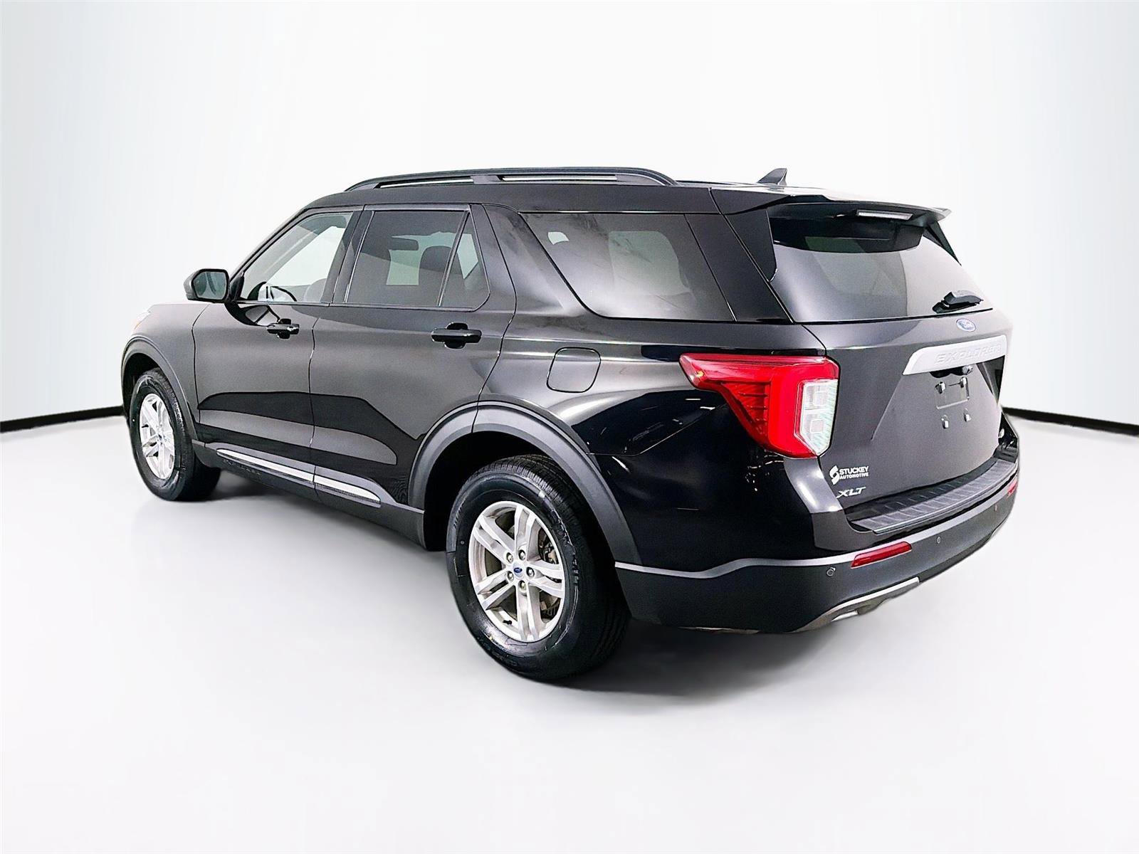 Used 2022 Ford Explorer XLT w/ Equipment Group 202A image 5