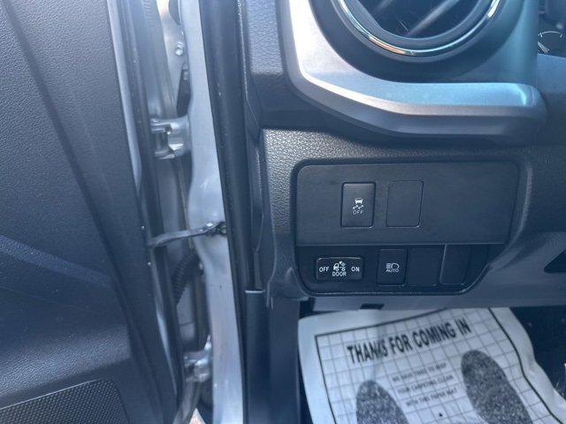 Used 2020 Toyota Tacoma SR5 image 18
