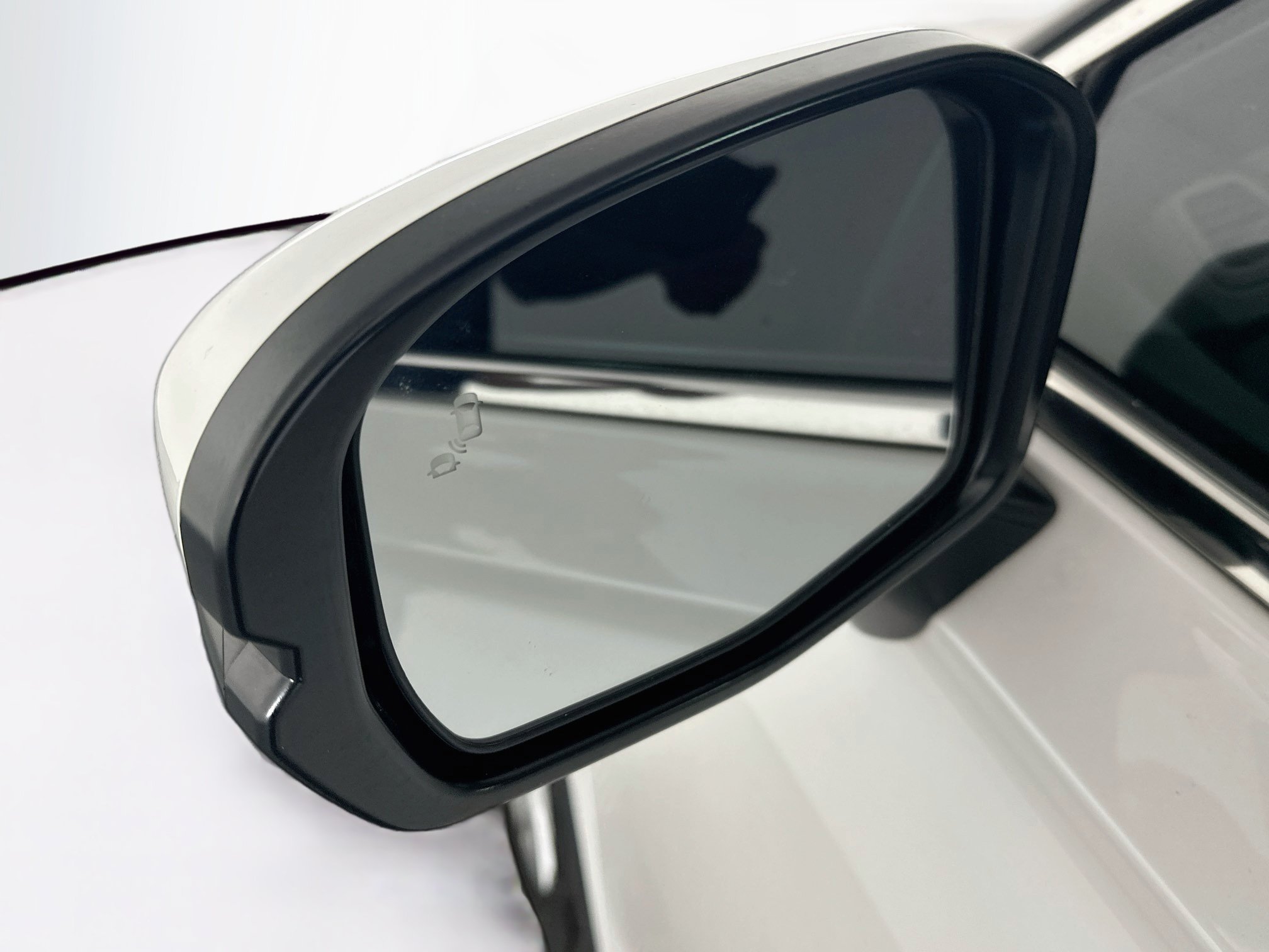 Used 2025 Honda CR-V EX image 16