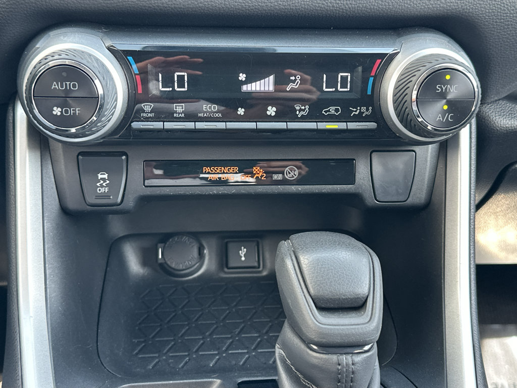 Used 2022 Toyota RAV4 XLE AWD/4WD image 11