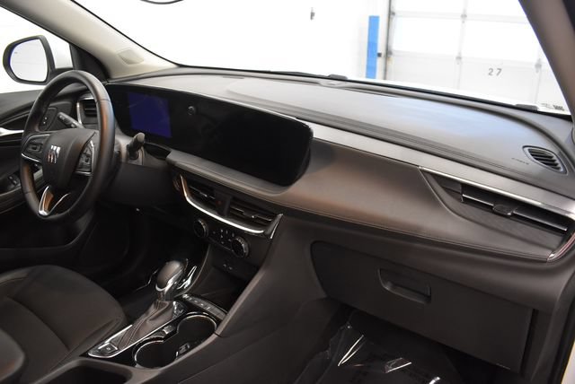 Used 2025 Buick Encore GX Preferred AWD/4WD image 18